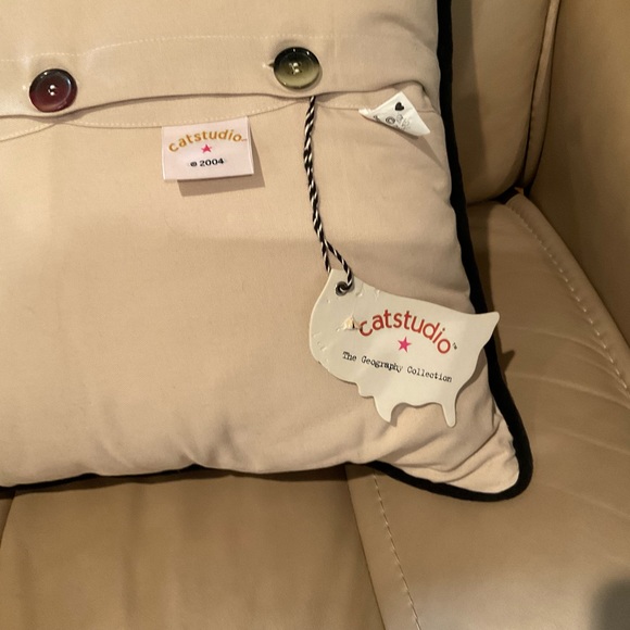 CATSTUDIO Pillow of VIRGINIA - Picture 2 of 5